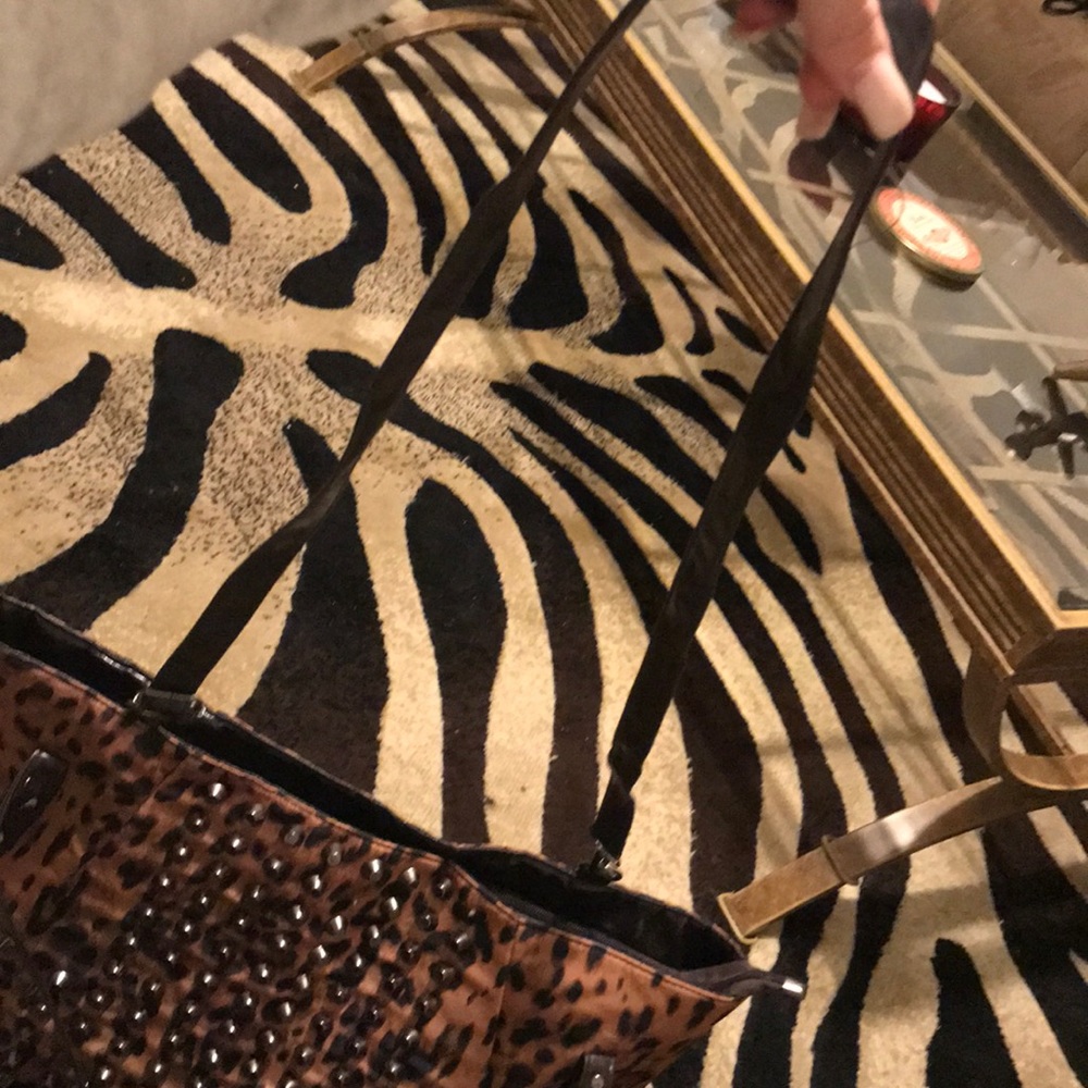 Leopard Rivet Tote Bag - Picture 3 of 6